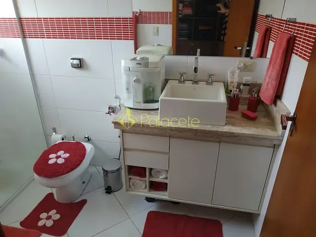 Casa com 250m² 4 quartos e 6 banheiros, à venda, no bairro Piracangaguá em Taubaté
