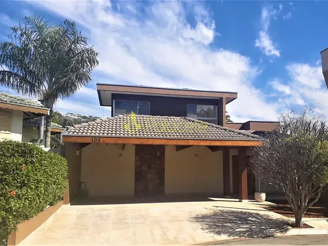 Casa com 373m² 3 quartos e 4 banheiros, à venda, no bairro Parque São Luís em Taubaté