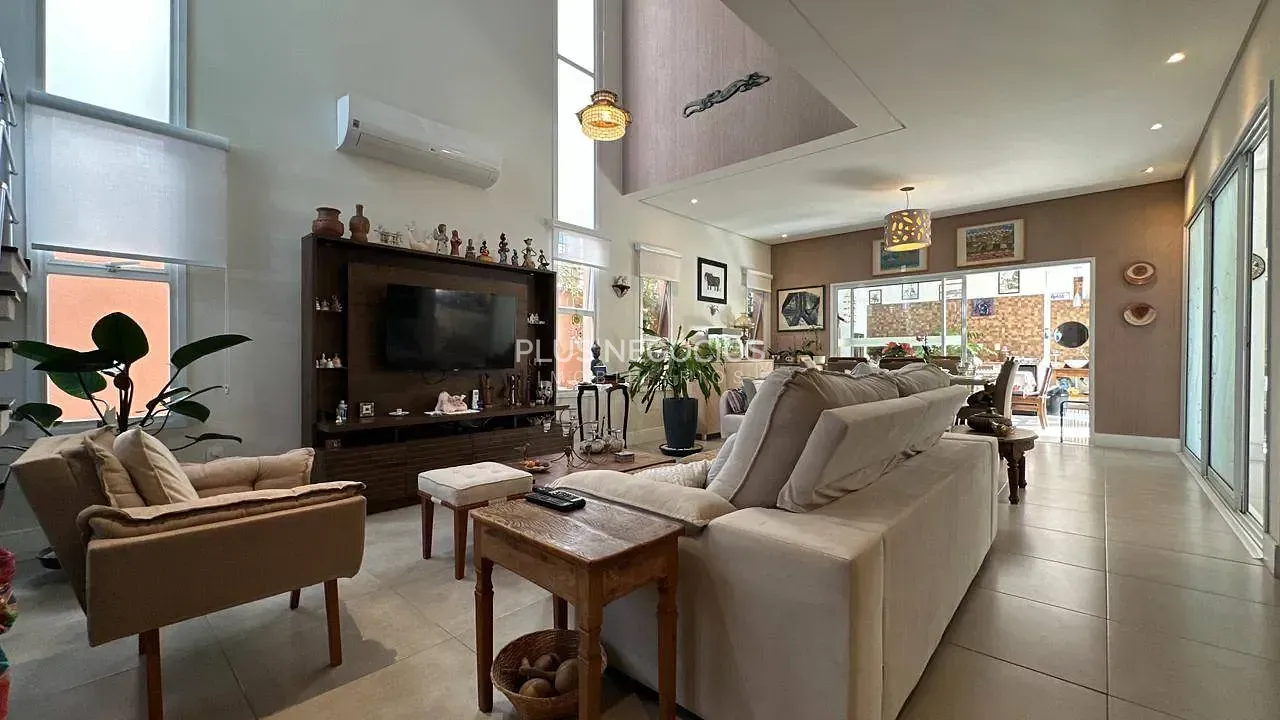 Casa, 3 quartos, 261 m² - Foto 1