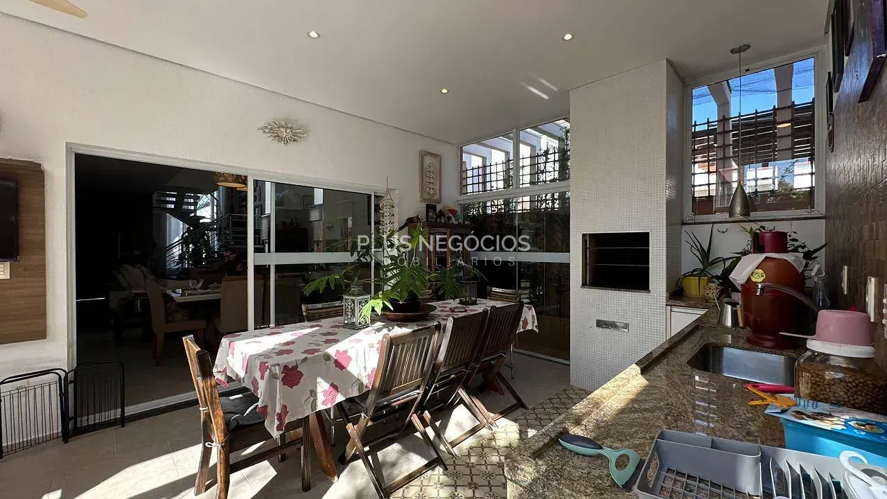 Casa, 3 quartos, 261 m² - Foto 8