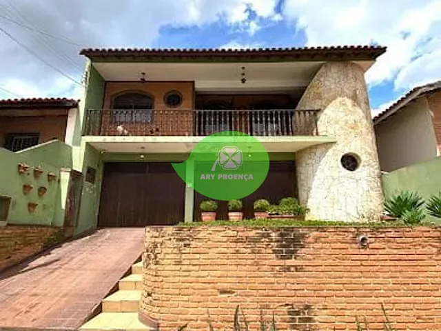 Casa com 300m² 3 quartos e 3 banheiros, à venda, no bairro Vila Assis em Sorocaba