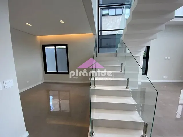 Casa com 489m² 4 quartos e 2 banheiros, à venda, no bairro Urbanova em São José dos Campos