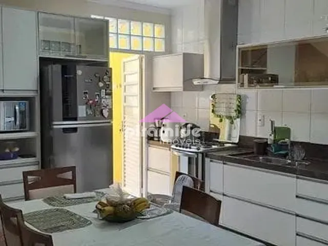 Casa com 125m² 3 quartos e 1 banheiro, à venda, no bairro Jardim Itapoã em São José dos Campos