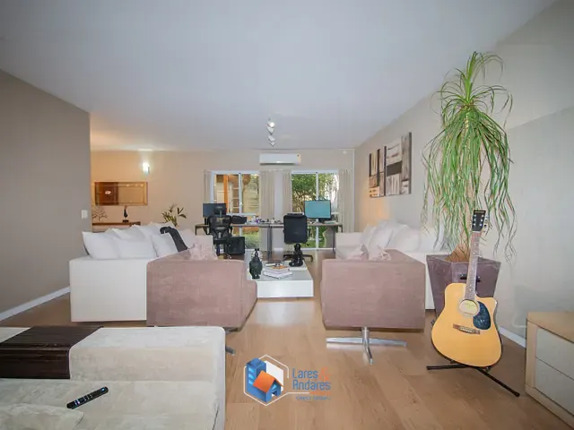 Casa com 300m² 4 quartos e 3 banheiros, à venda, no bairro Cidade Monções em São Paulo