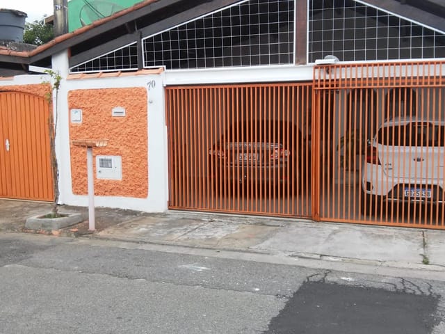 Casa com 300m² 4 quartos e 3 banheiros, à venda, no bairro Parque São Domingos em Pindamonhangaba