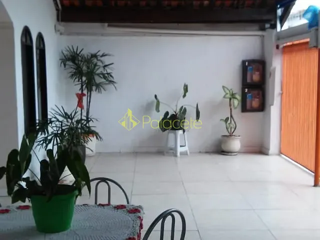 Casa com 300m² 4 quartos e 3 banheiros, à venda, no bairro Parque São Domingos em Pindamonhangaba