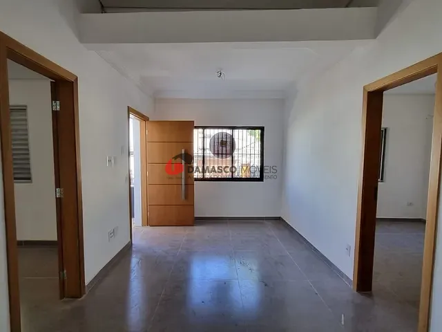 Casa com 97m² 2 quartos e 2 banheiros, para alugar, no bairro Santa Maria em São Caetano do Sul