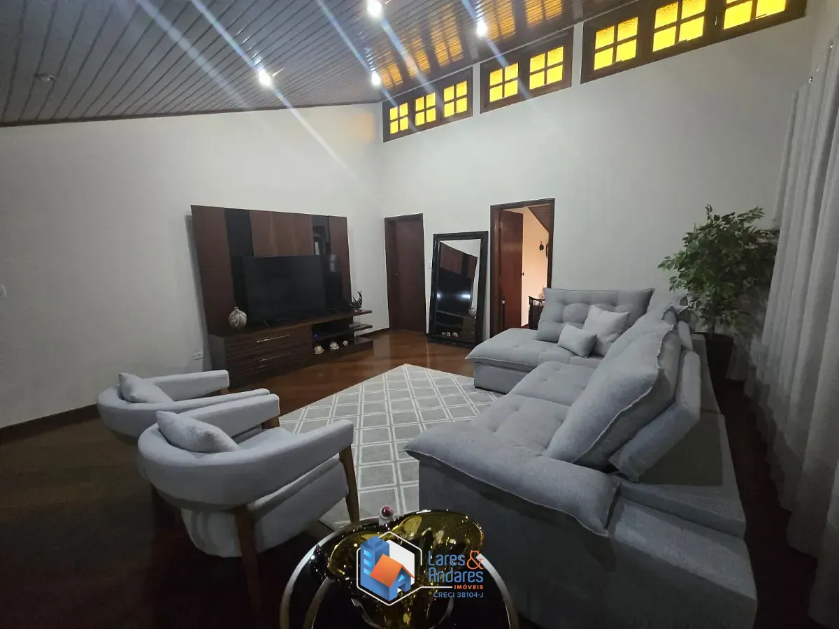 Casa, 3 quartos, 218 m² - Foto 1