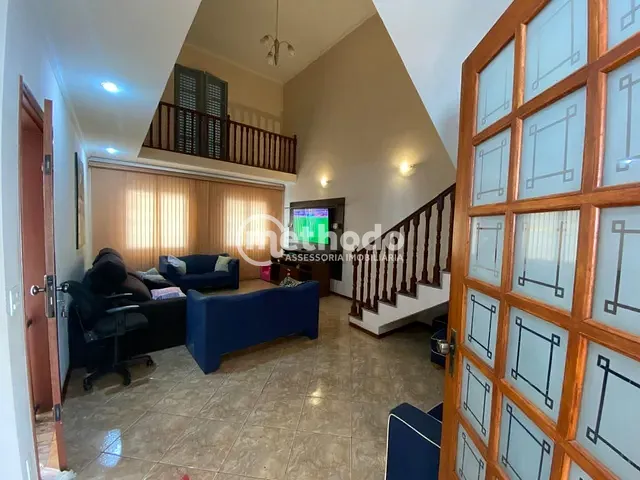 Casa com 300m² 3 quartos e 4 banheiros, à venda, no bairro Fazenda Santa Cândida em Campinas