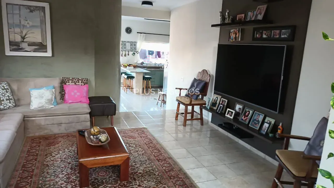 Casa, 3 quartos, 233 m² - Foto 1