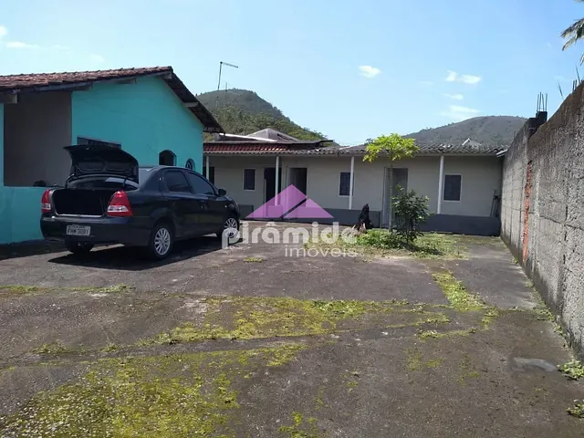 Casa com 600m² 7 quartos e 6 banheiros, à venda, no bairro Jardim Casa Branca em Caraguatatuba
