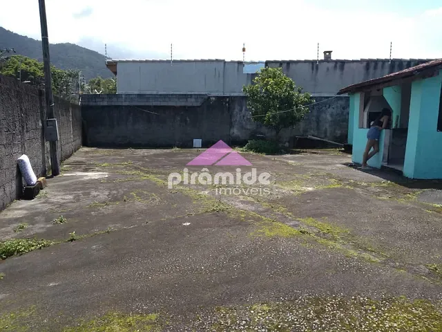 Casa com 600m² 7 quartos e 6 banheiros, à venda, no bairro Jardim Casa Branca em Caraguatatuba