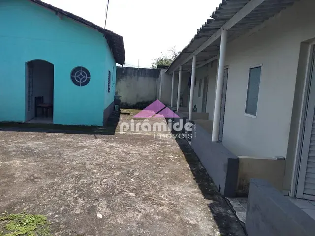 Casa com 600m² 7 quartos e 6 banheiros, à venda, no bairro Jardim Casa Branca em Caraguatatuba