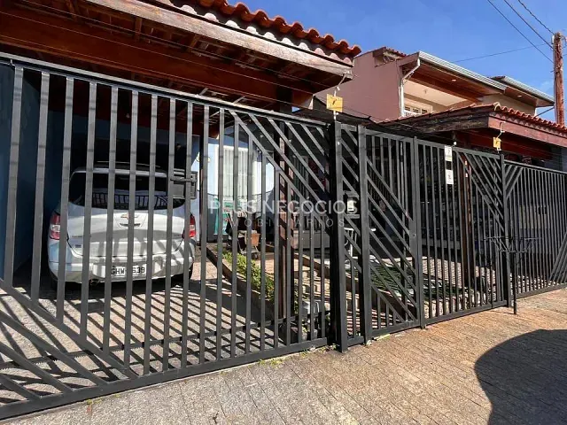 Casa com 360m² 3 quartos e 3 banheiros, à venda, no bairro Vila Fiori em Sorocaba