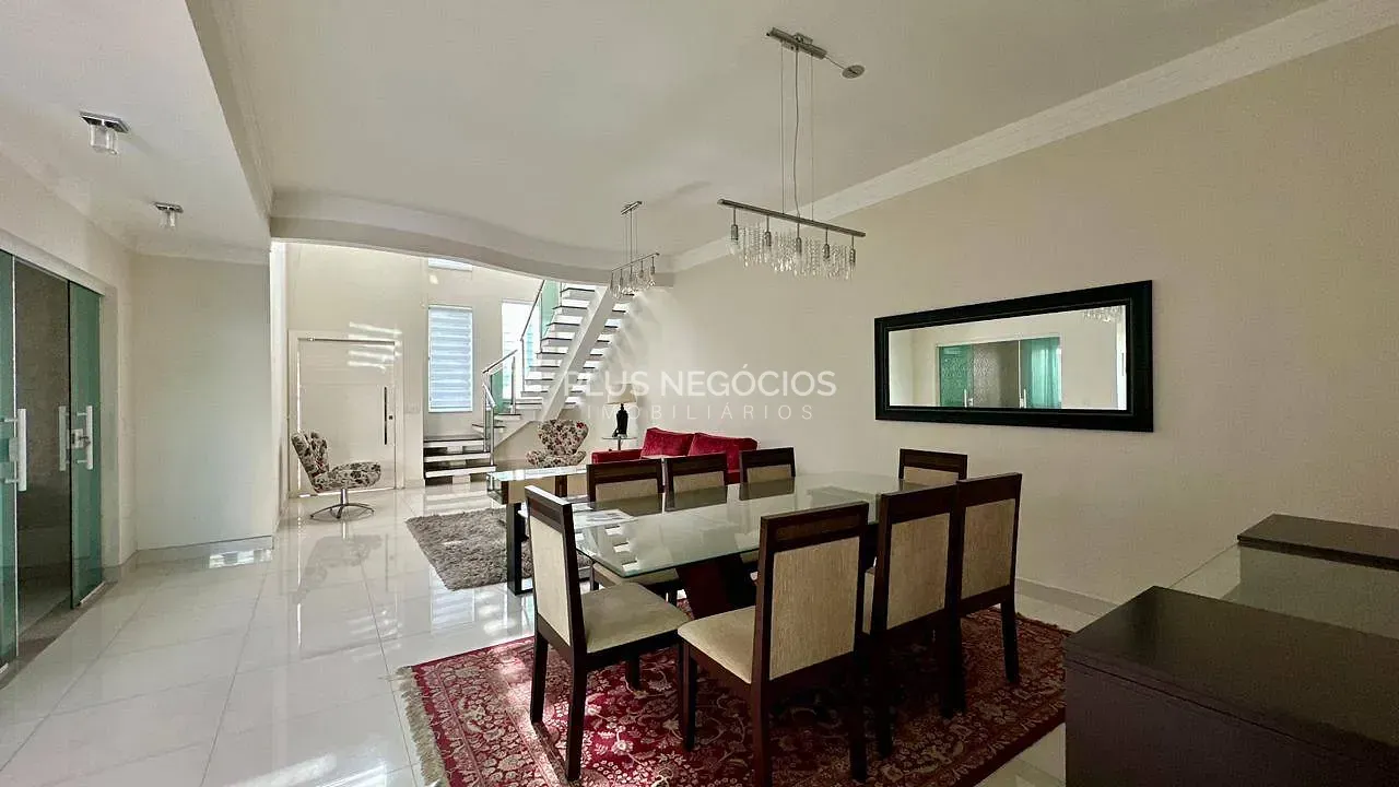 Casa, 3 quartos, 268 m² - Foto 1