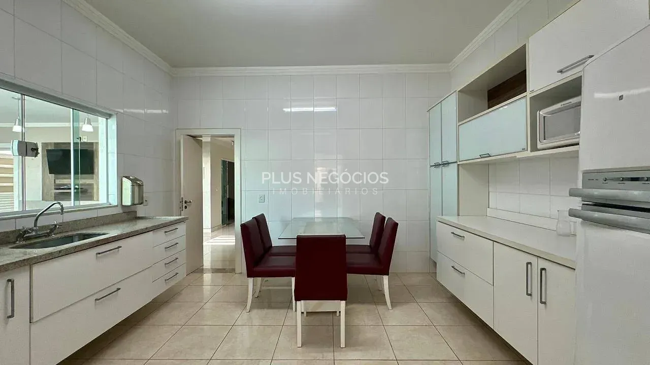 Casa, 3 quartos, 268 m² - Foto 30