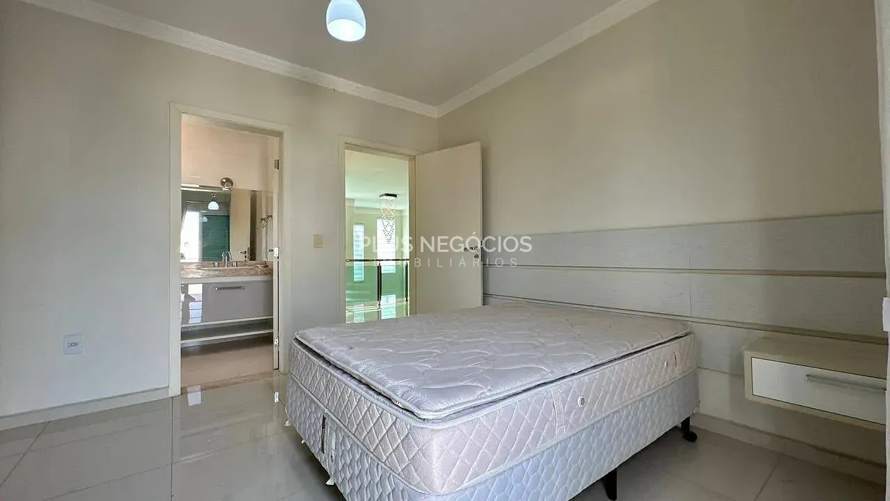 Casa, 3 quartos, 268 m² - Foto 32