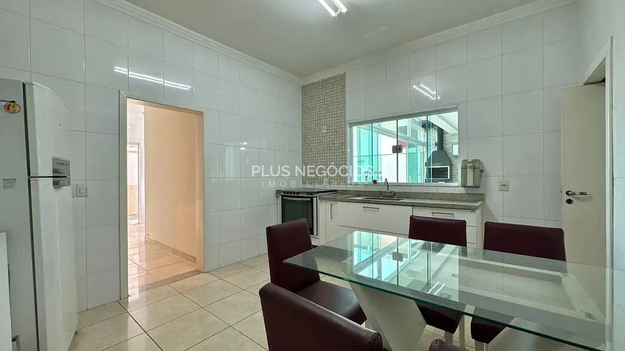 Casa, 3 quartos, 268 m² - Foto 38