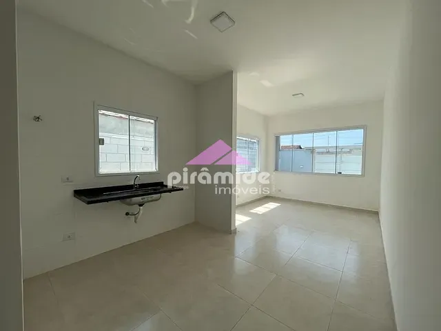 Casa com 125m² 2 quartos e 2 banheiros, à venda, no bairro Balneário dos Golfinhos em Caraguatatuba