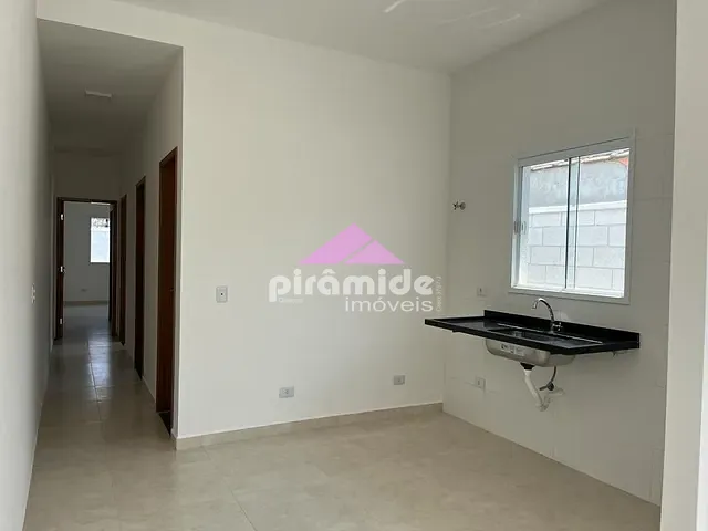 Casa com 125m² 2 quartos e 2 banheiros, à venda, no bairro Balneário dos Golfinhos em Caraguatatuba
