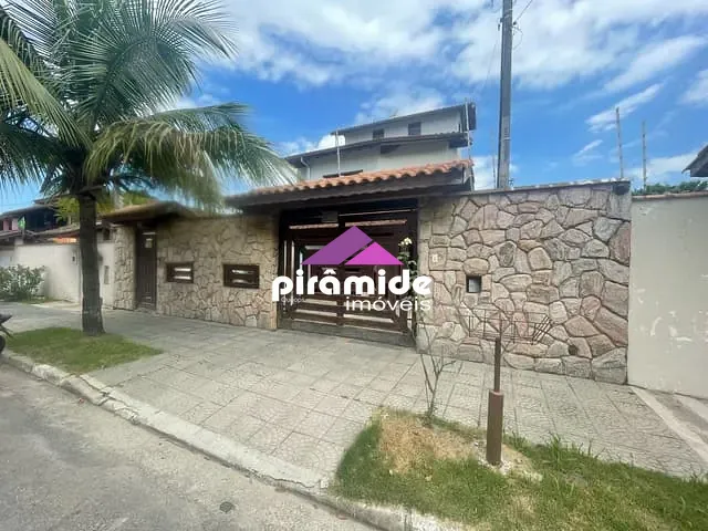Casa com 360m² 5 quartos e 2 banheiros, à venda, no bairro Cidade Jardim em Caraguatatuba