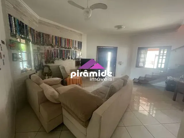 Casa com 360m² 5 quartos e 2 banheiros, à venda, no bairro Cidade Jardim em Caraguatatuba