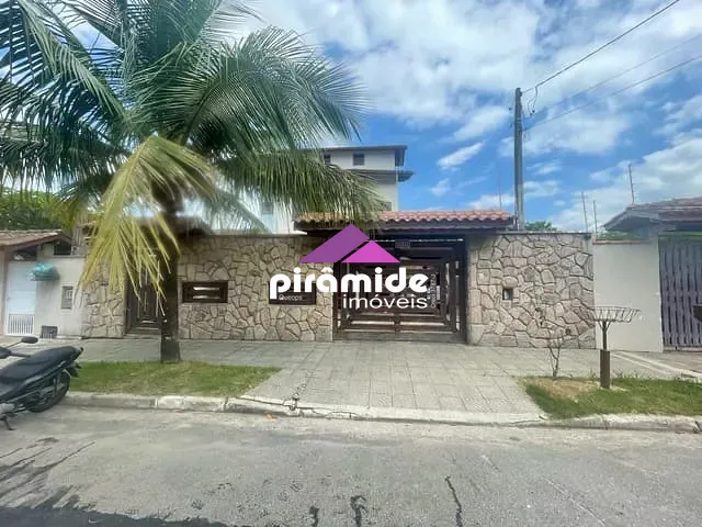 Casa com 360m² 5 quartos e 2 banheiros, à venda, no bairro Cidade Jardim em Caraguatatuba