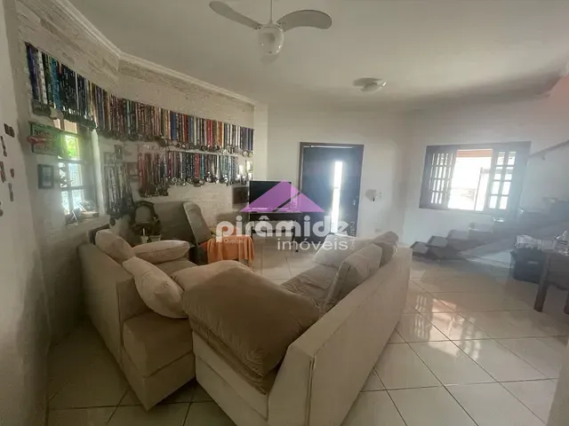 Casa com 360m² 5 quartos e 2 banheiros, à venda, no bairro Cidade Jardim em Caraguatatuba