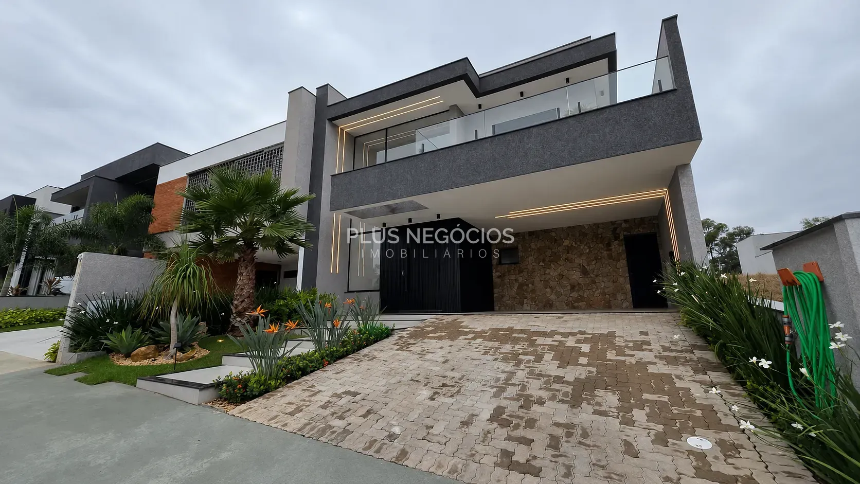 Casa, 3 quartos, 231 m² - Foto 1