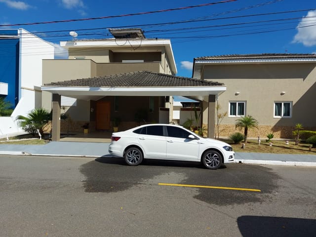 Casa com 500m² 4 quartos e 5 banheiros, à venda, no bairro Piracangaguá em Taubaté