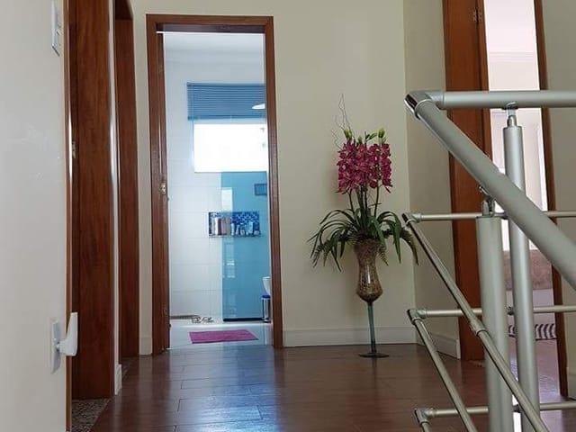 Casa com 500m² 4 quartos e 5 banheiros, à venda, no bairro Piracangaguá em Taubaté
