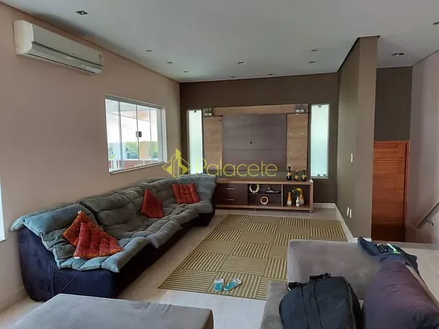 Casa com 500m² 4 quartos e 5 banheiros, à venda, no bairro Piracangaguá em Taubaté