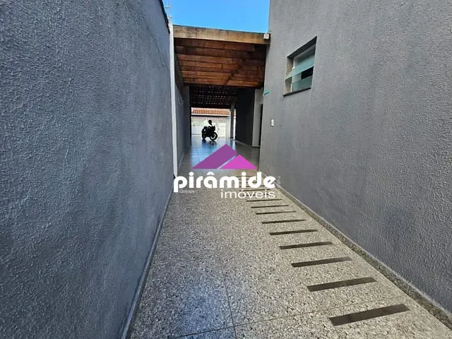 Casa com 360m² 4 quartos e 3 banheiros, à venda, no bairro Martim de Sá em Caraguatatuba