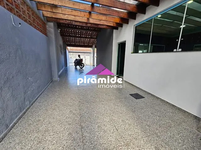 Casa com 360m² 4 quartos e 3 banheiros, à venda, no bairro Martim de Sá em Caraguatatuba