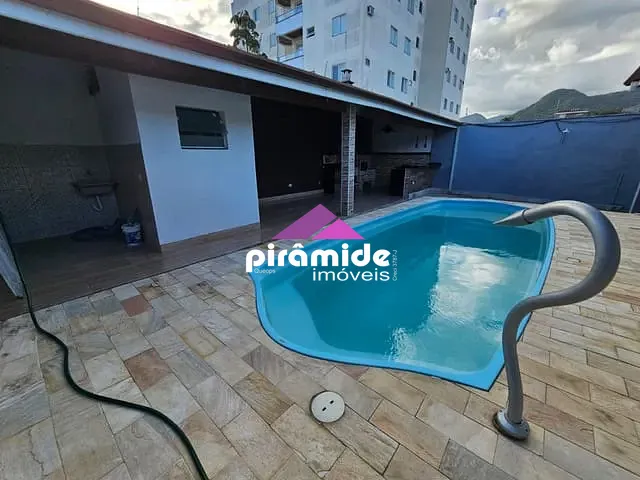 Casa com 360m² 4 quartos e 3 banheiros, à venda, no bairro Martim de Sá em Caraguatatuba