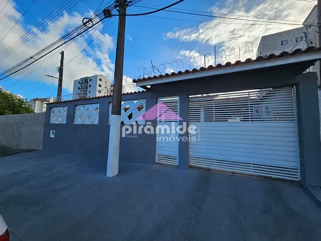 Casa com 360m² 4 quartos e 3 banheiros, à venda, no bairro Martim de Sá em Caraguatatuba