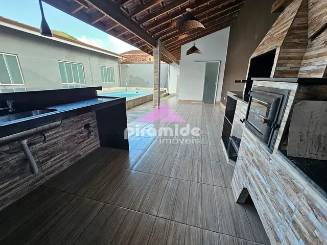 Casa com 360m² 4 quartos e 3 banheiros, à venda, no bairro Martim de Sá em Caraguatatuba