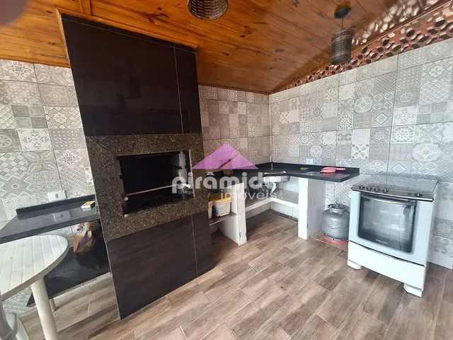 Casa com 240m² 3 quartos e 2 banheiros, à venda, no bairro Maranduba em Ubatuba