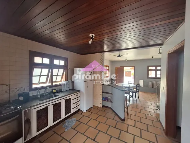 Casa com 182m² 3 quartos e 2 banheiros, à venda, no bairro Maranduba em Ubatuba