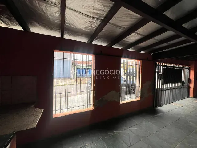 Casa com 300m² 6 quartos e 4 banheiros, à venda, no bairro Vila Nova Sorocaba em Sorocaba