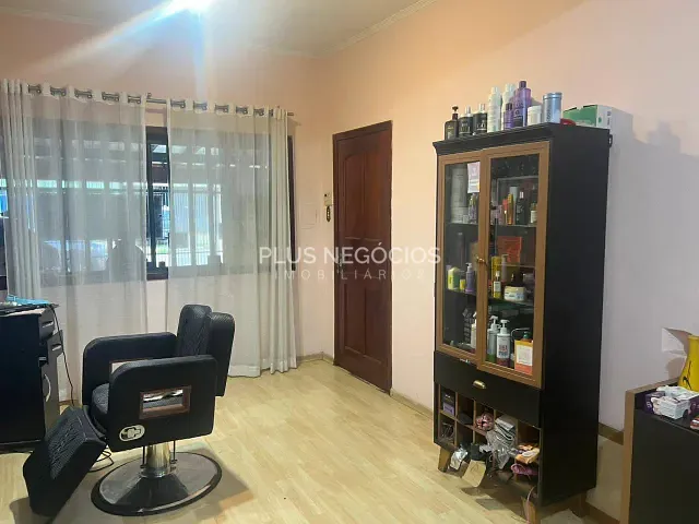 Casa com 300m² 6 quartos e 4 banheiros, à venda, no bairro Vila Nova Sorocaba em Sorocaba