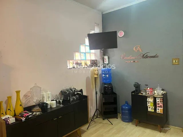 Casa com 300m² 6 quartos e 4 banheiros, à venda, no bairro Vila Nova Sorocaba em Sorocaba