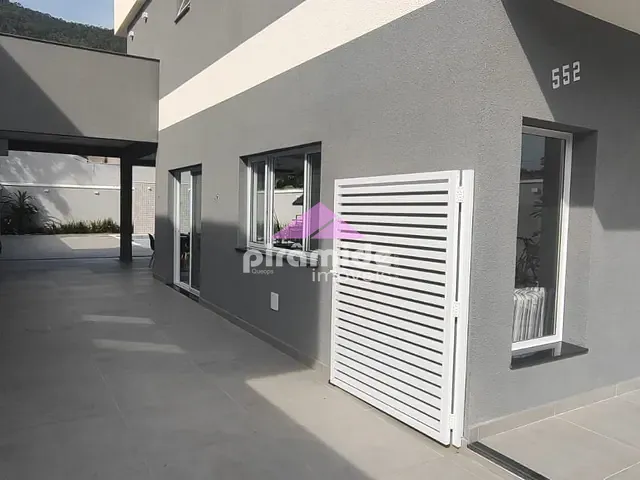 Casa com 384m² 3 quartos e 4 banheiros, à venda, no bairro Mar Verde II em Caraguatatuba