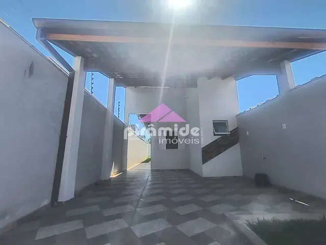 Casa com 120m² 2 quartos e 2 banheiros, à venda, no bairro Pontal de Santa Marina em Caraguatatuba