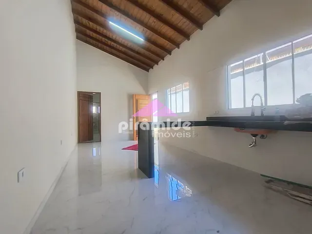 Casa com 120m² 2 quartos e 2 banheiros, à venda, no bairro Pontal de Santa Marina em Caraguatatuba