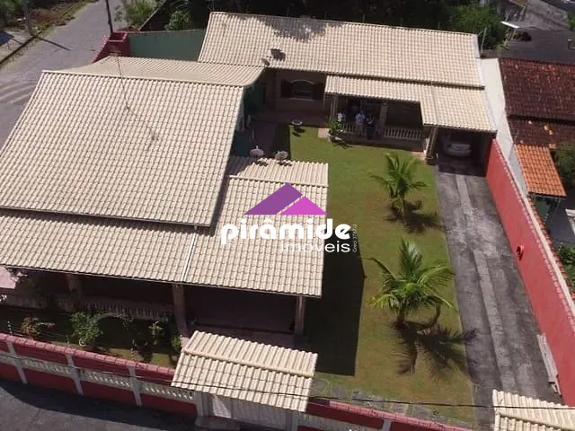 Casa com 710m² 4 quartos e 4 banheiros, à venda, no bairro Vila Balneário Santa Martha em Caraguatatuba