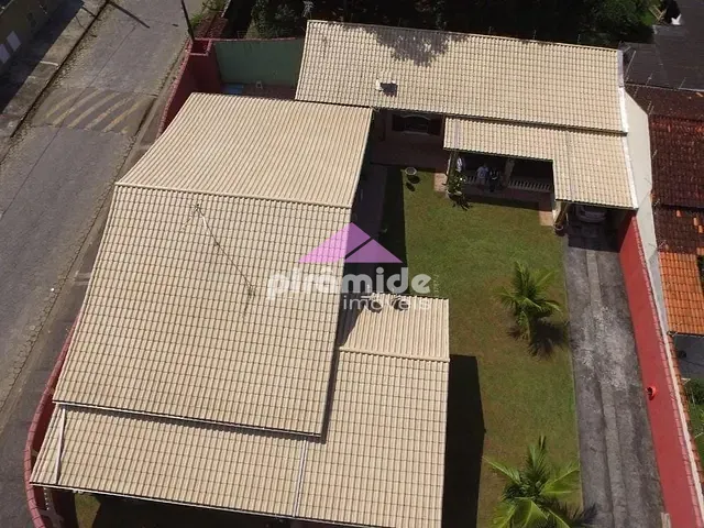 Casa com 710m² 4 quartos e 4 banheiros, à venda, no bairro Vila Balneário Santa Martha em Caraguatatuba