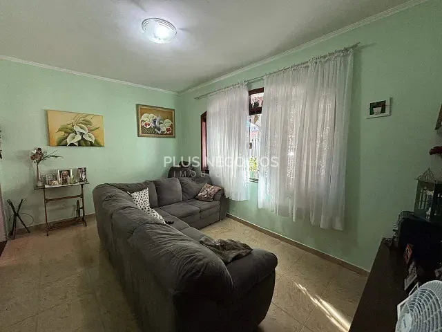 Casa com 300m² 3 quartos e 2 banheiros, à venda, no bairro Jardim Leocádia em Sorocaba