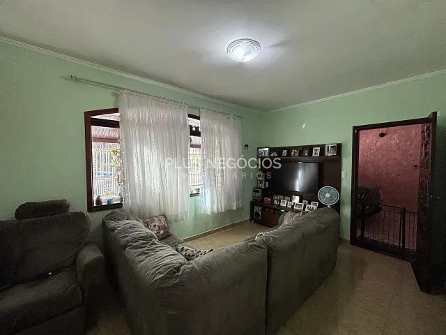 Casa com 300m² 3 quartos e 2 banheiros, à venda, no bairro Jardim Leocádia em Sorocaba