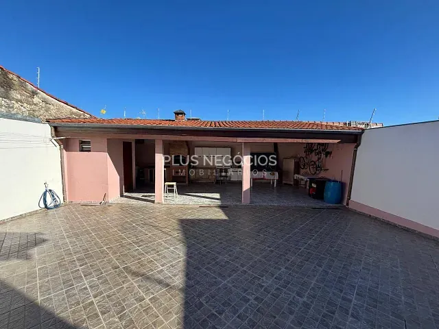 Casa com 300m² 3 quartos e 2 banheiros, à venda, no bairro Jardim Leocádia em Sorocaba